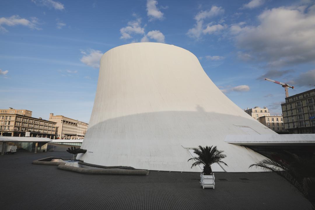 Le volcan au Havre place Oscar Niemeyer