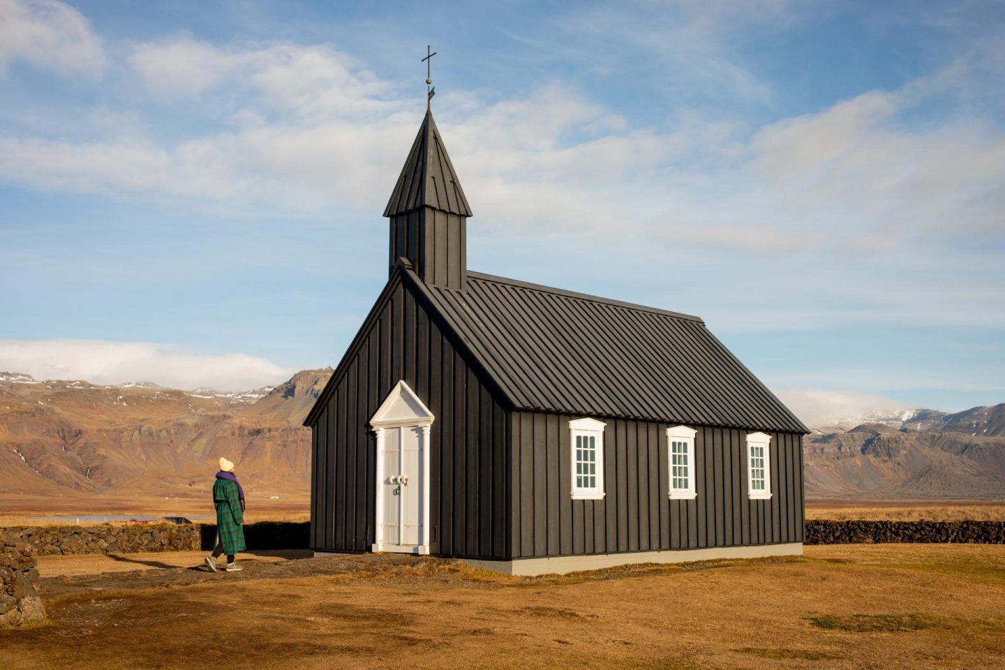 la petite église en bois noir de Budakirkja