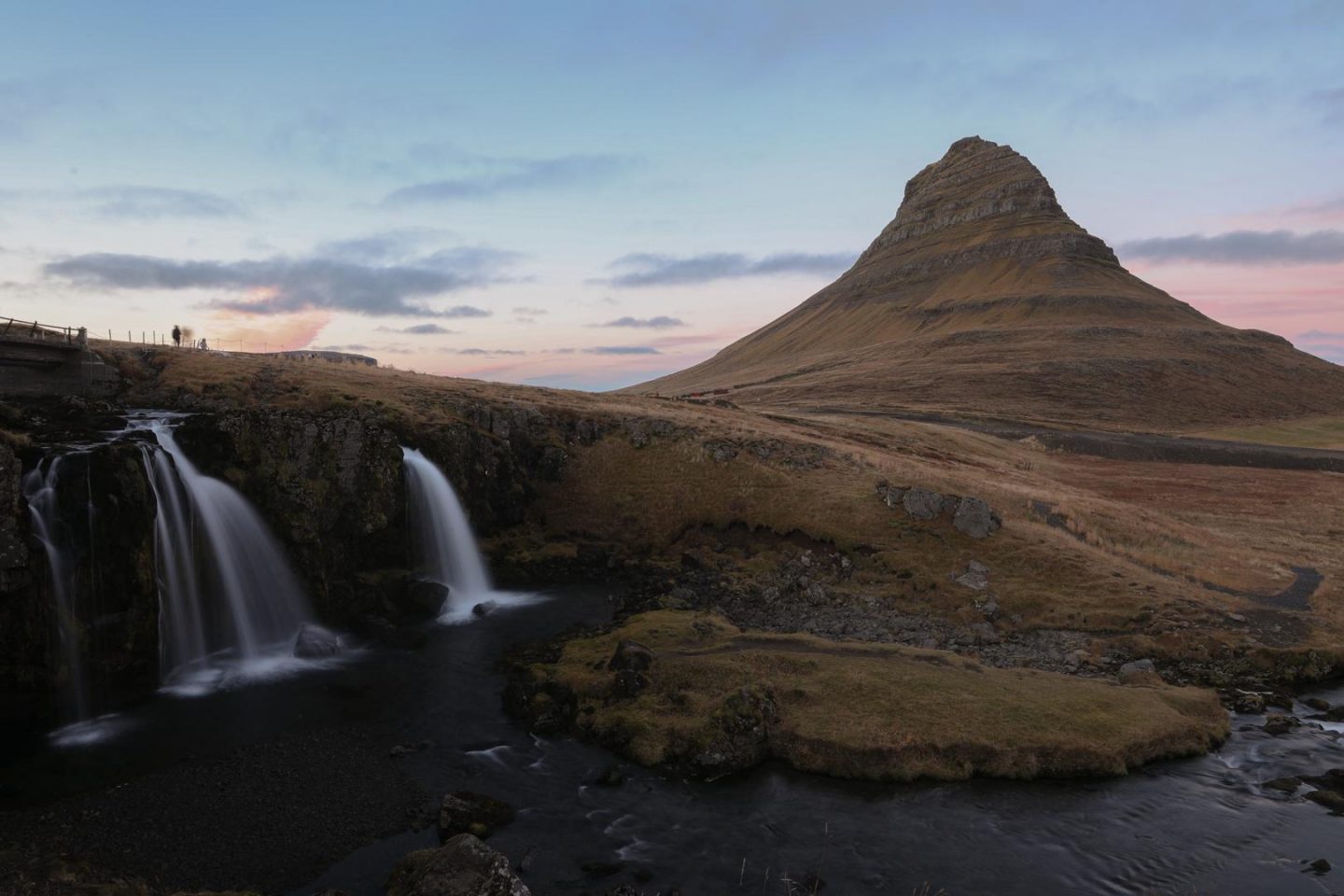 cascades devant le Kirkjufell en islande