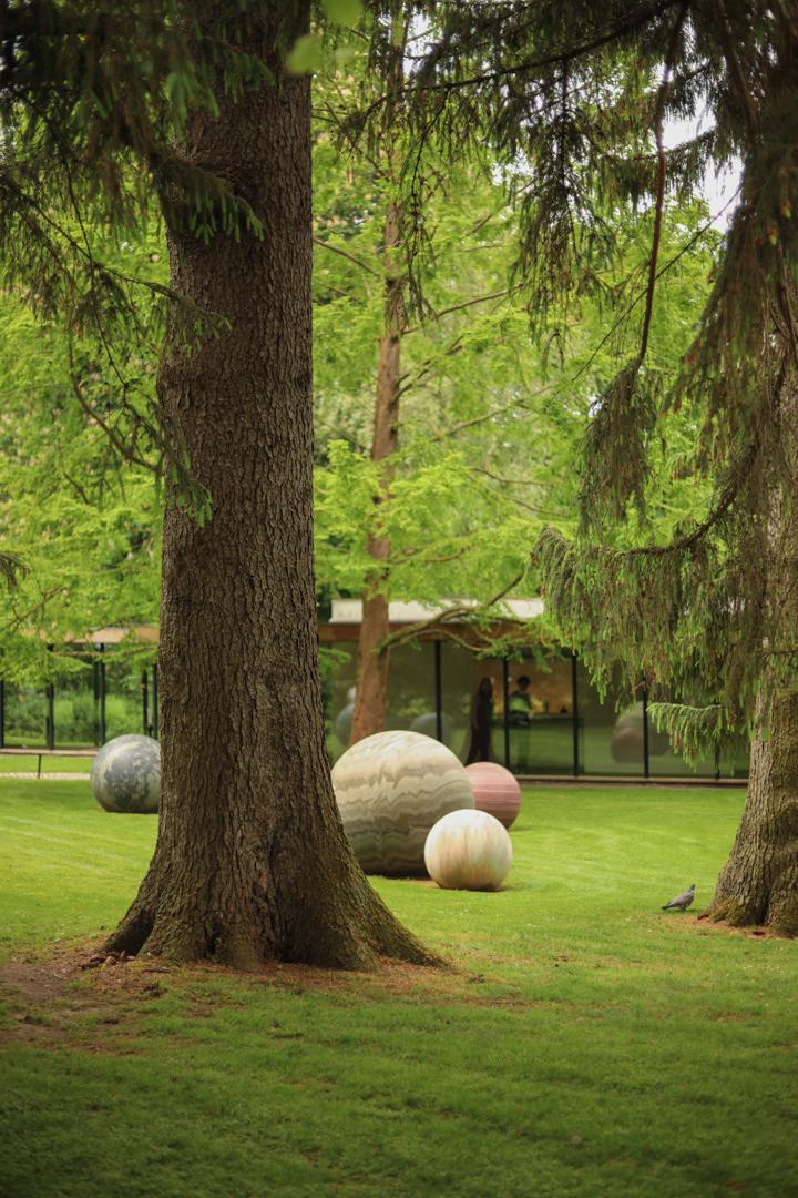 Les expositions éphémères d'art moderne dans les jardins du musée Louisiana à Copenhague