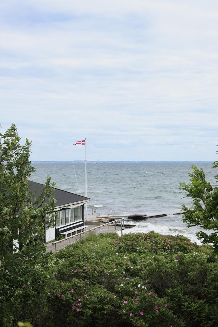 La vue sur l'Øresund depuis le musée d'art moderne Louisiana à Copenhague