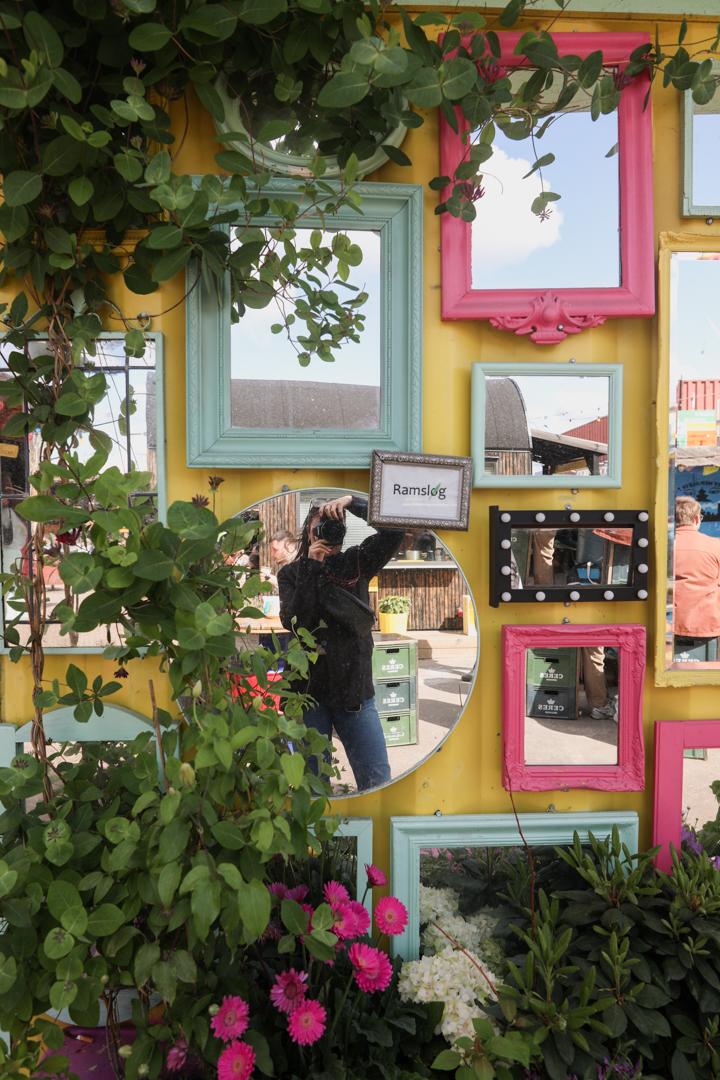 Façade d'un restaurant à Reffen recouvert de miroir