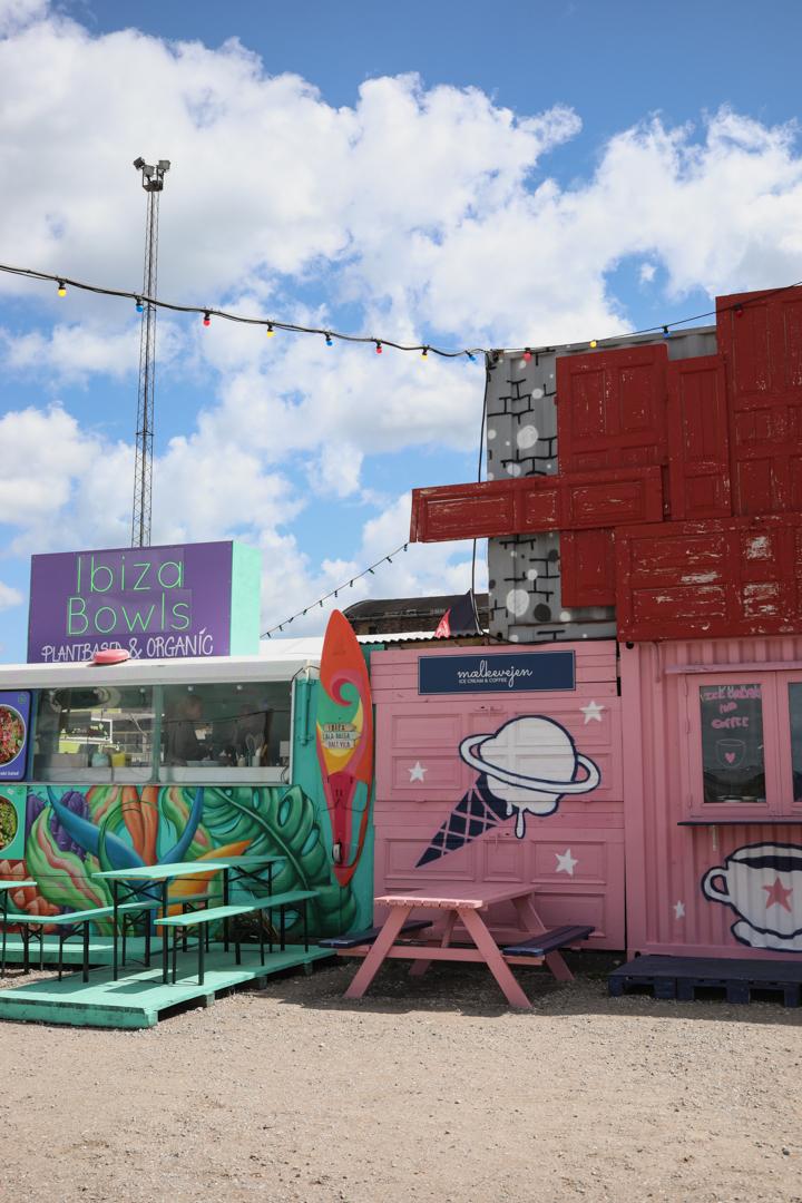 Différents food truck du food court Reffen à Copenhague