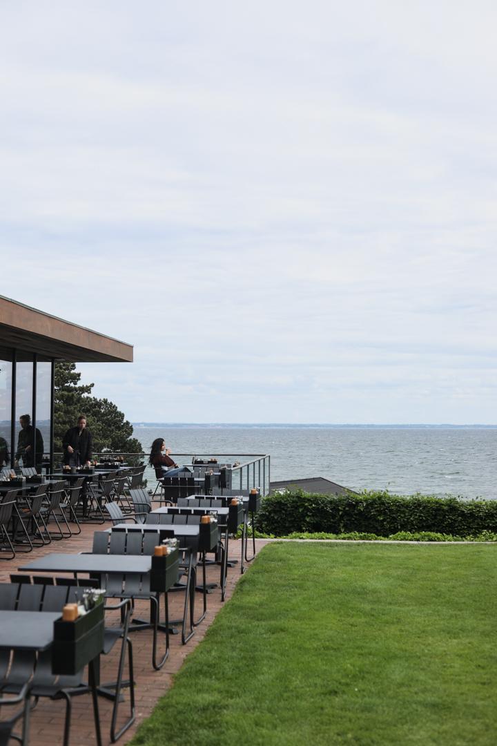 La vue sur l'Øresund depuis le musée d'art moderne Louisiana à Copenhague