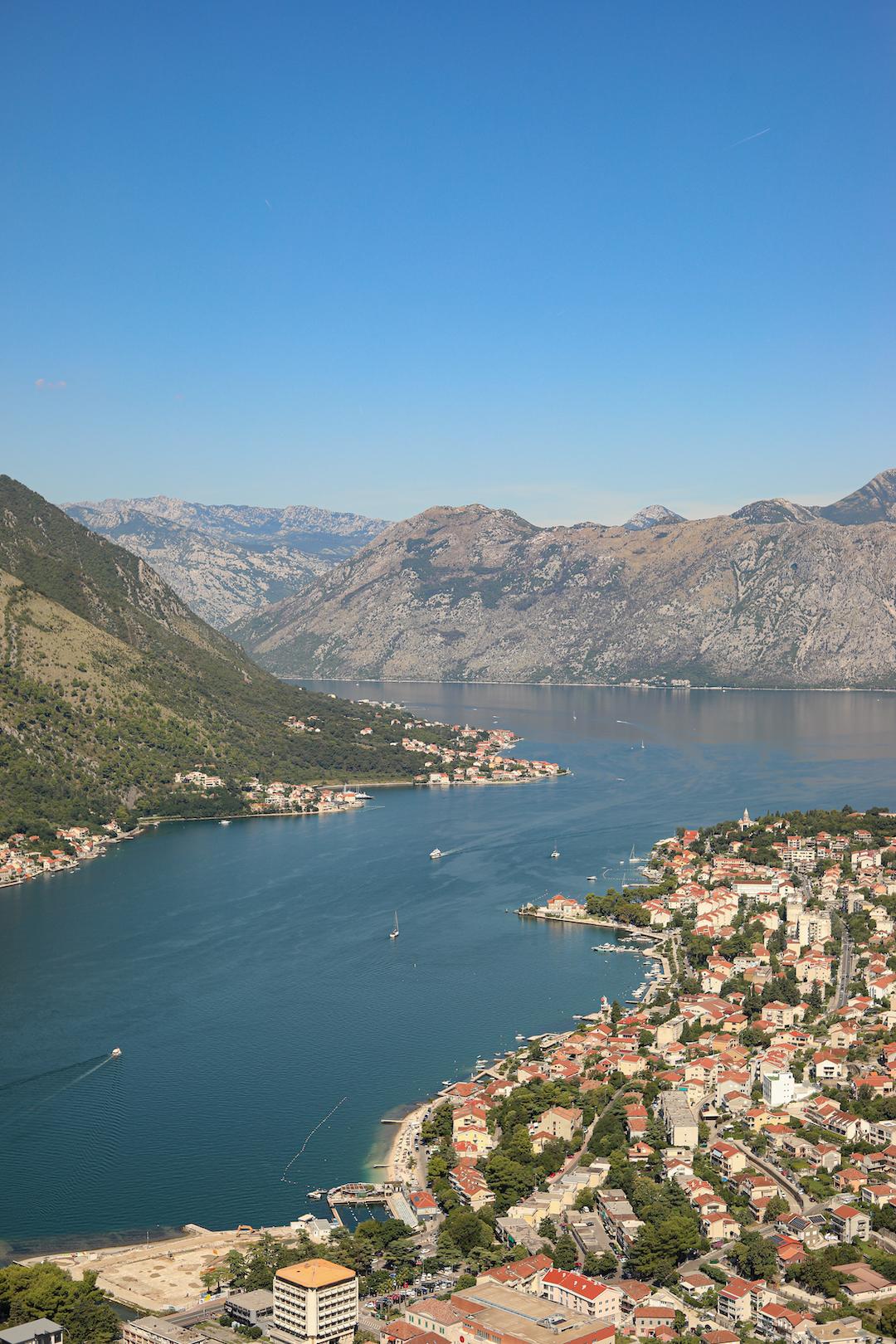 la vue sur la baie de kotor depuis la forteresse de kotor (Castle of San Giovanni)