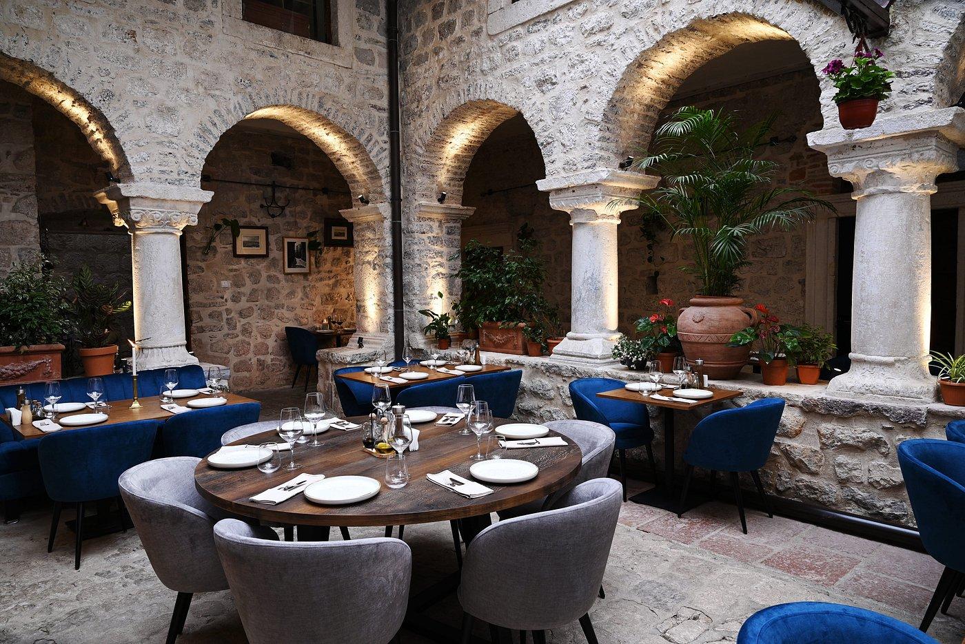Atrium restaurant kotor