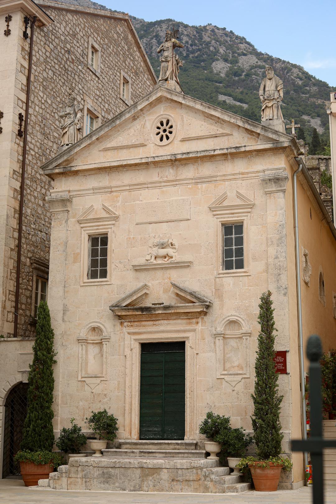 Bâtiment palais vénitien dans Perast