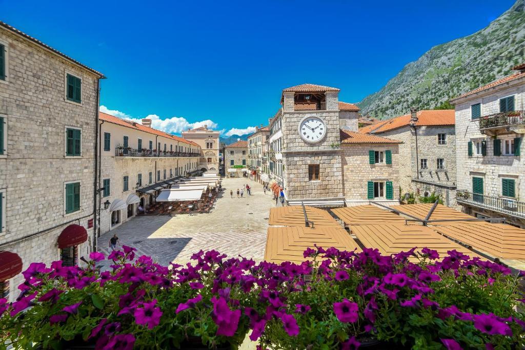 Apartments Hun Kotor