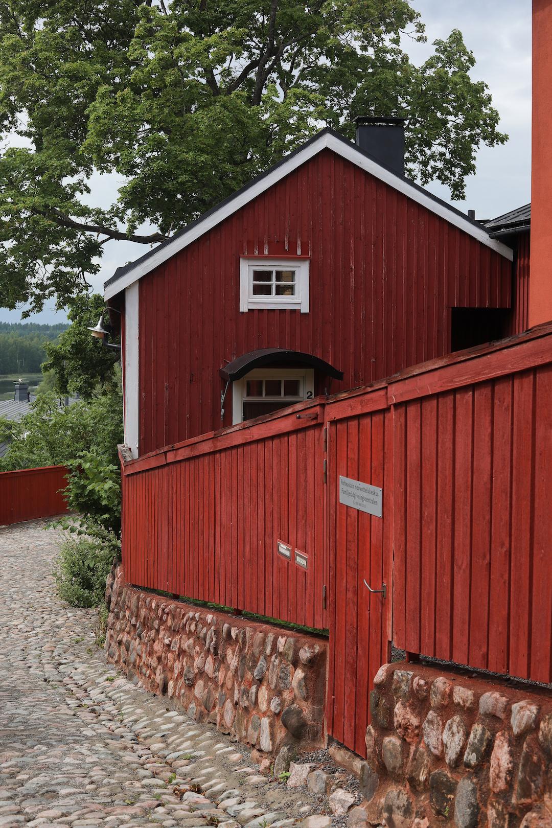 vielle ville de porvoo et ses maisons en bois traditionnelles
