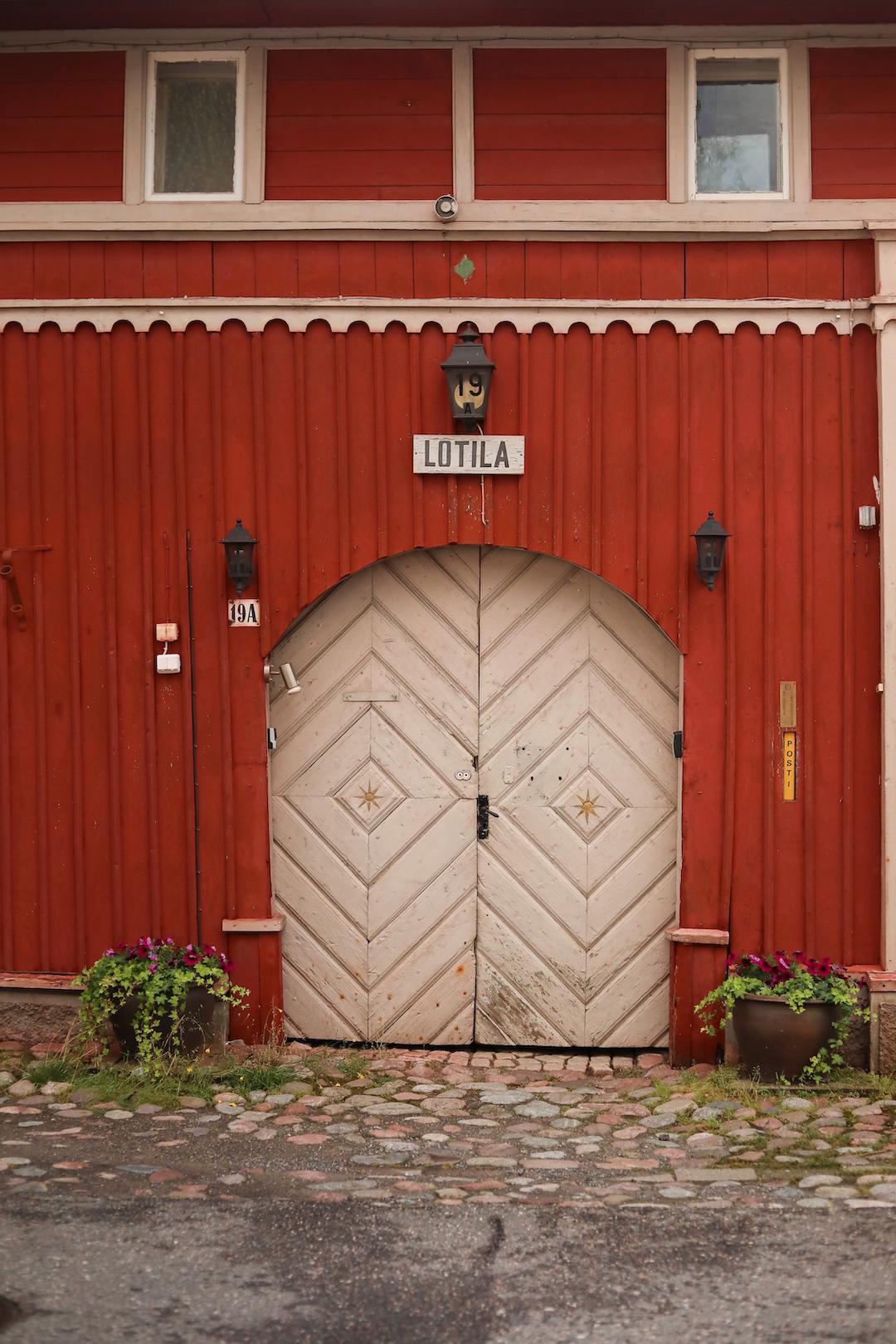 façade en bois rouge à Naantali